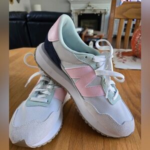 New Balance Women's Running Shoes - Grey and pink